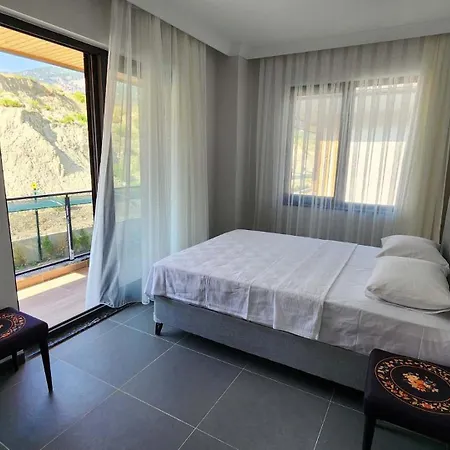 Cesur C4 Oezel Havuzlu