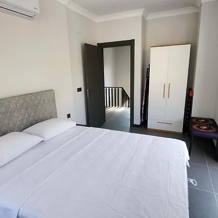 Cesur C4 Oezel Havuzlu Βίλα